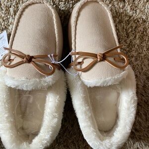 Sonoma Cream Tan Moccasin Slippers Plush Comfort